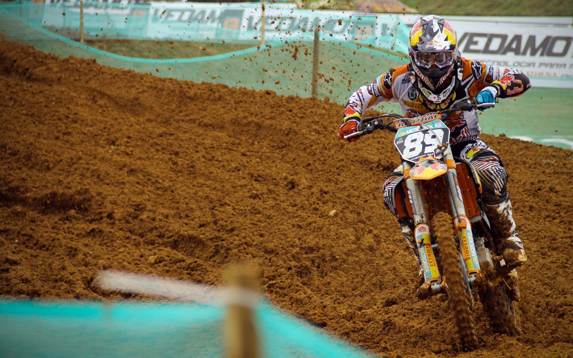 奥预赛中国青年队迎战 球迷现场气氛热烈，中国国家青奥队