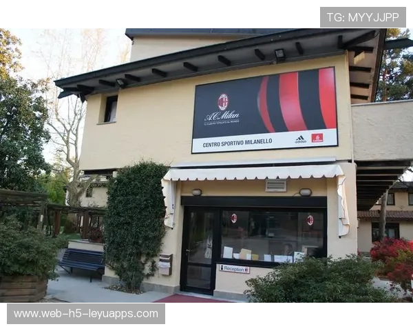 AC米兰开启家庭新时代:打造社区亲子足球活动,拉近球迷情感纽带 AC米兰开启家庭新时代:打造社区亲子足球活动,拉近球迷情感纽带