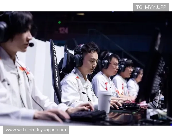 英雄联盟全球总决赛：LPL vs LCK 巅峰对决