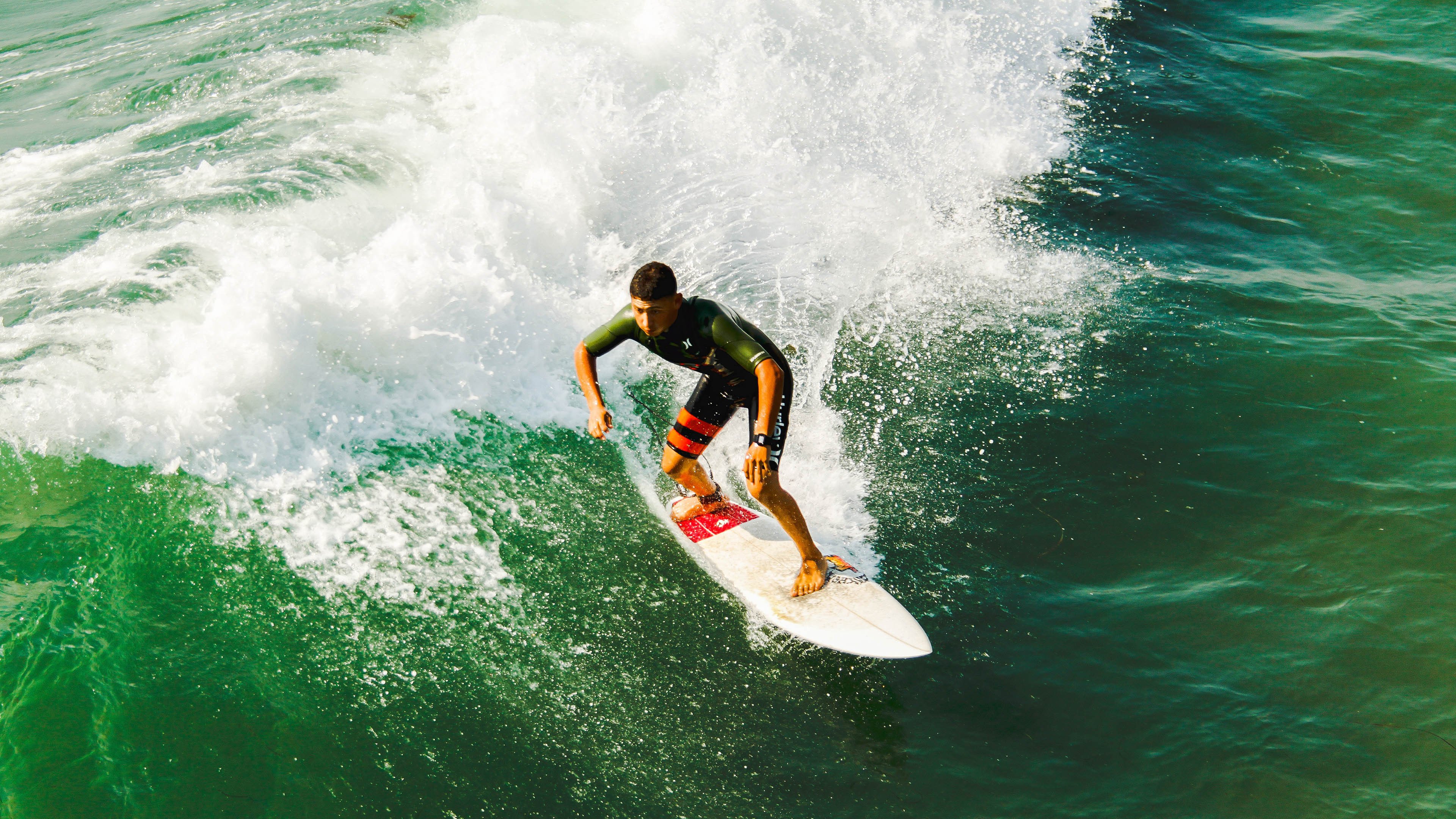 乐鱼体育-双方均有破门良机，战局胶着